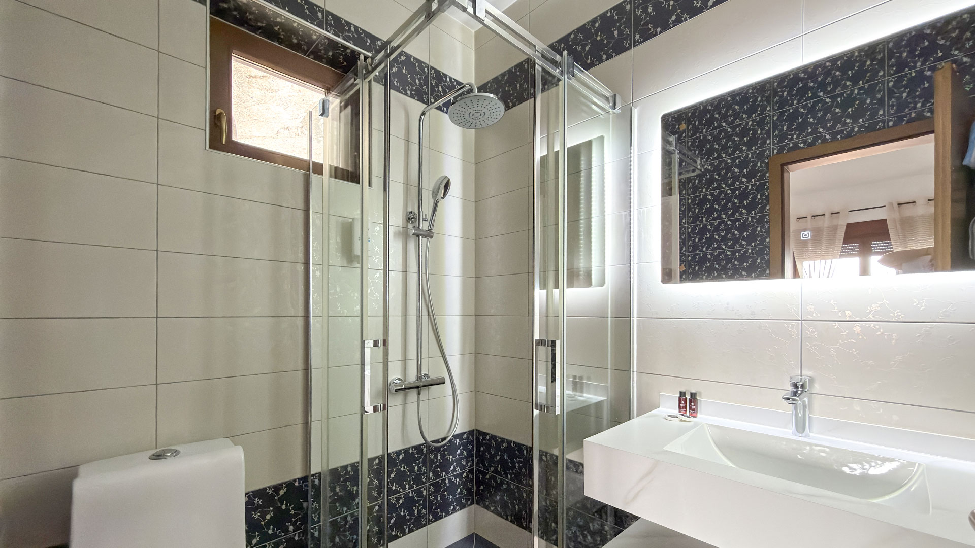 Twin Single Room View 3