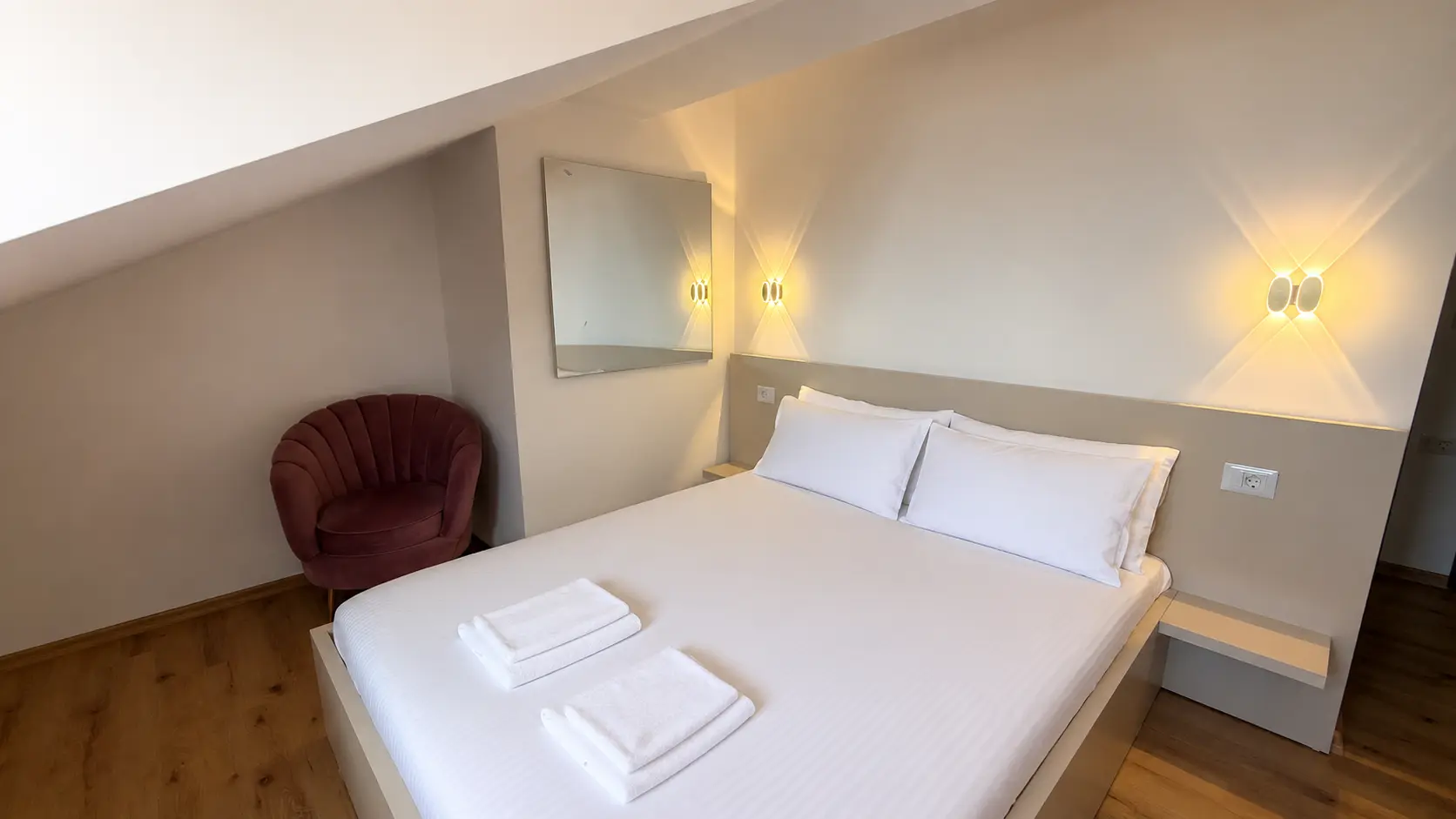 Deluxe Queen Room photograph 1